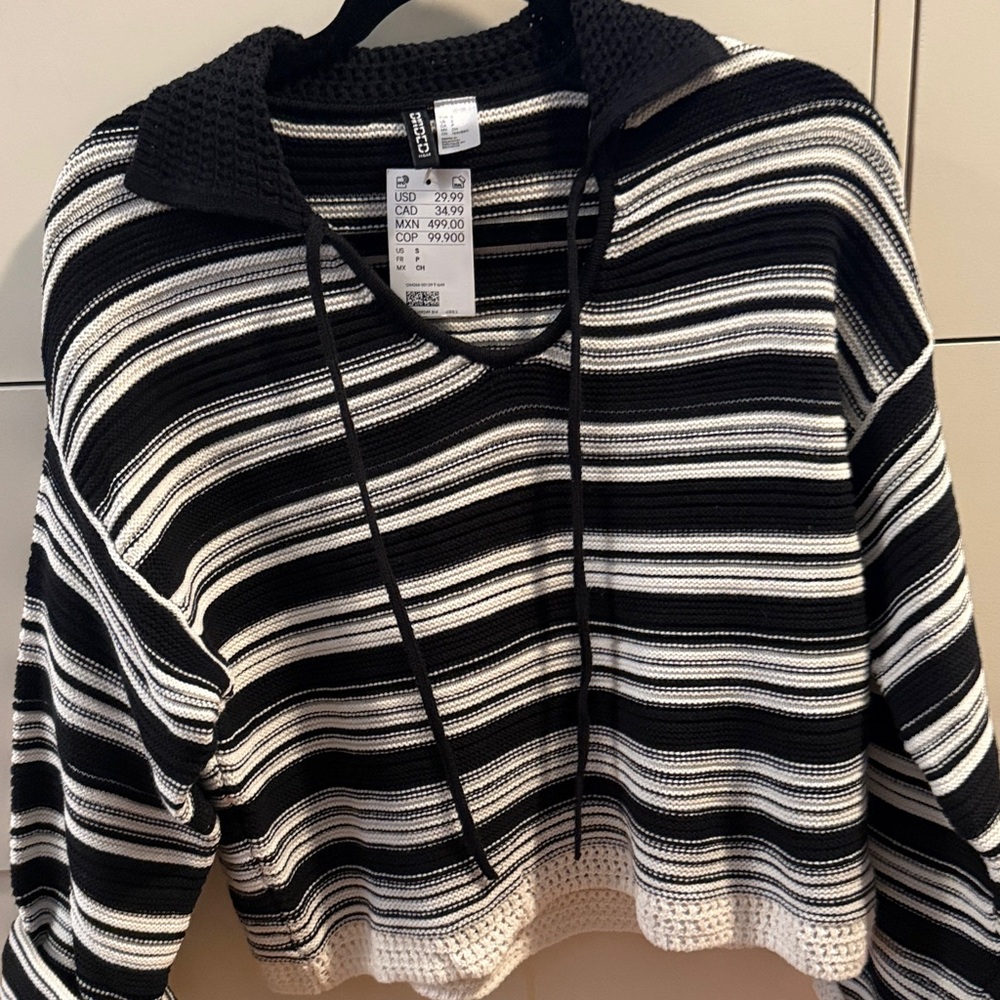 H&M Divided Black and White Striped V-Neck Sweater